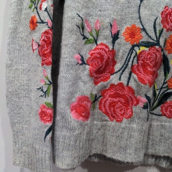 Umgee Womens Floral Embroidered Sweater Size Small Oversized Gray Slouchy Loose - Picture 8 of 16